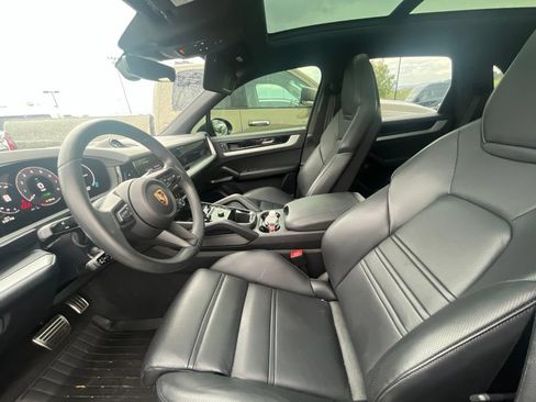 Used 2024 Porsche Cayenne S AWD/4WD image 11