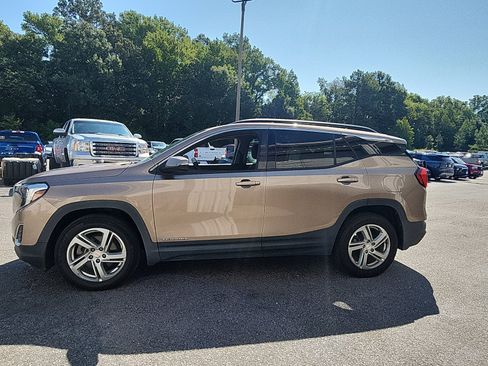 Used 2018 GMC Terrain SLE w/ Driver Convenience Package FWD image 2