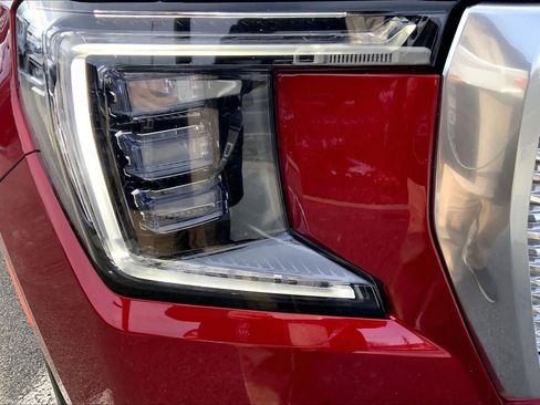 Used 2024 GMC Yukon XL Denali w/ Advanced Technology Package image 27