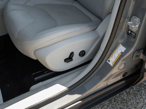 Used 2021 Jeep Cherokee Latitude Lux w/ Sun & Sound Group image 31