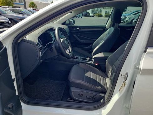 Certified 2024 Volkswagen Jetta SE FWD image 13