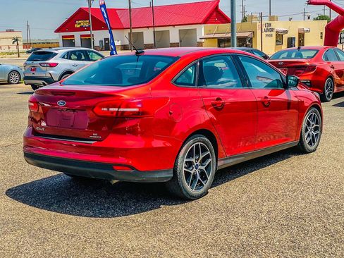 Used 2018 Ford Focus SE w/ SE Appearance Package image 7