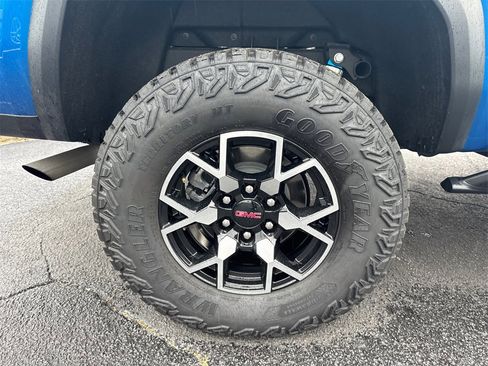 Certified 2024 GMC Canyon AT4X image 18
