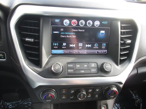 Used 2018 GMC Acadia SLT image 18