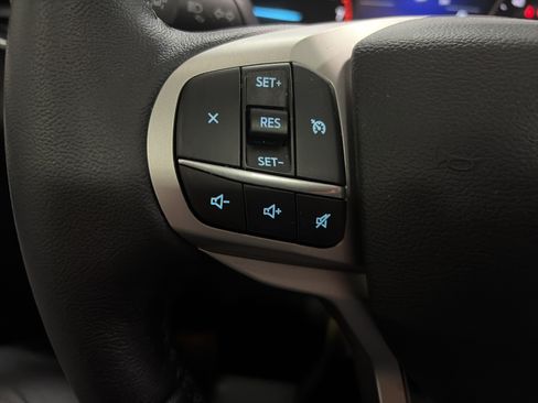 Used 2022 Ford Explorer XLT w/ Equipment Group 202A AWD/4WD image 19