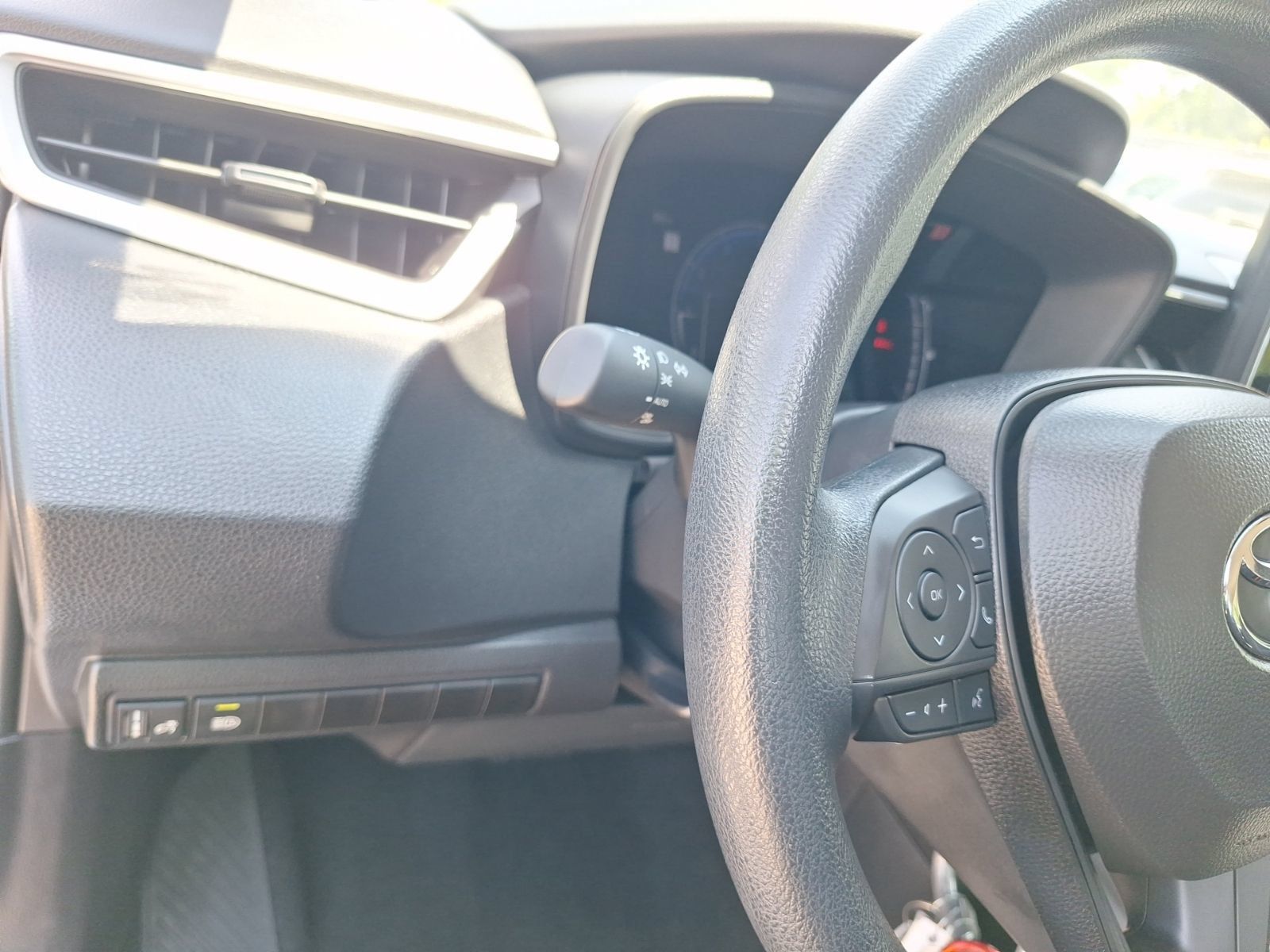Used 2026 Toyota Corolla LE FWD image 18