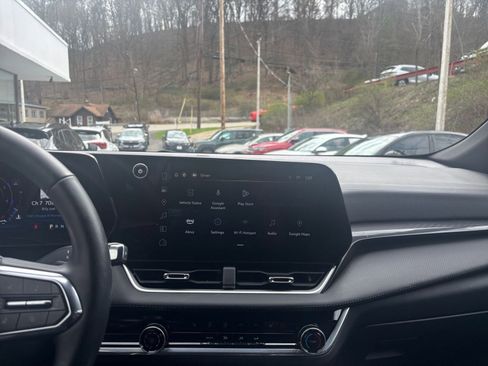 Used 2025 Chevrolet Equinox LT FWD image 17