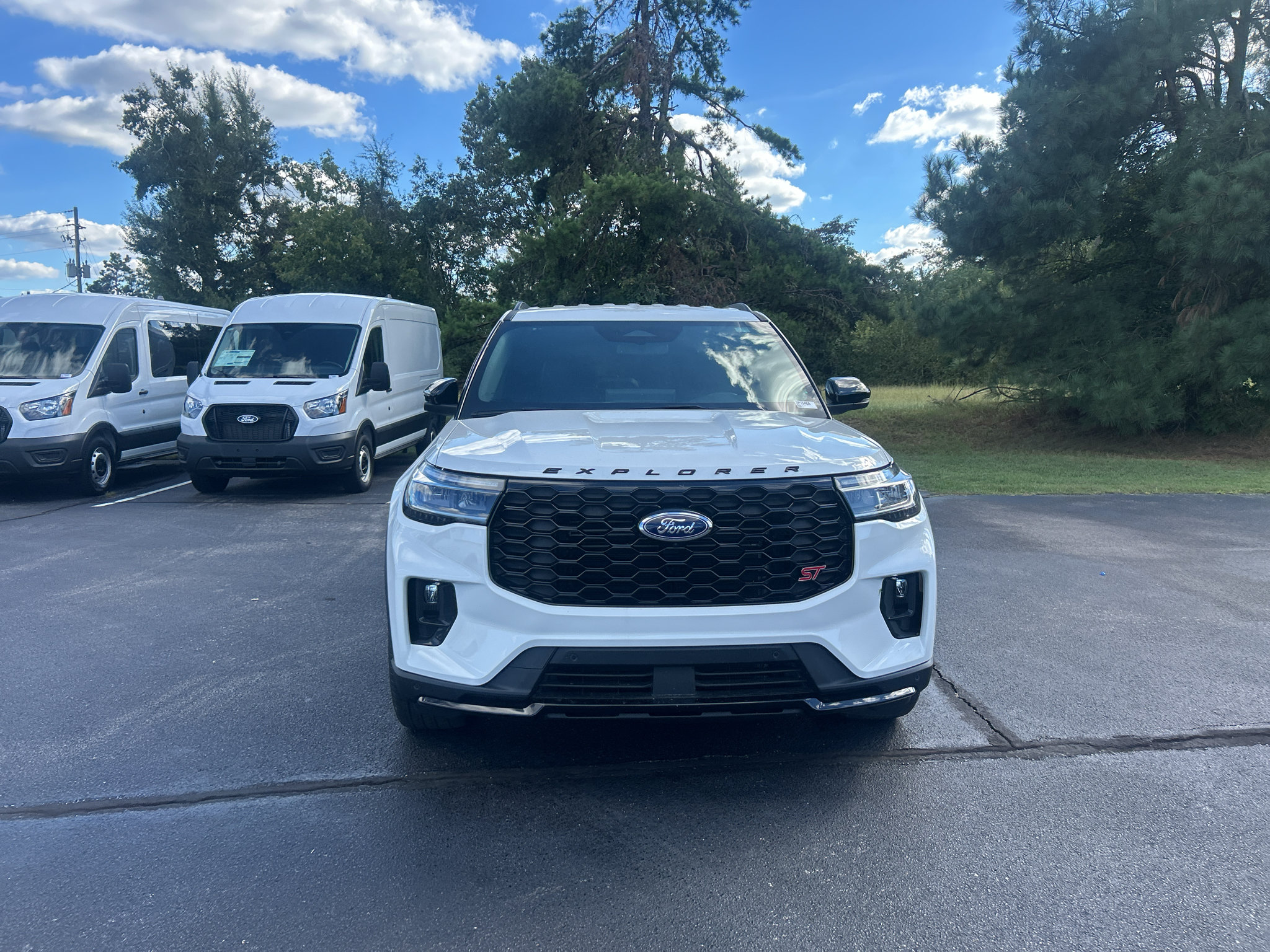 Used 2025 Ford Explorer ST RWD image 2