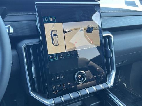 New 2025 GMC Acadia Elevation image 18