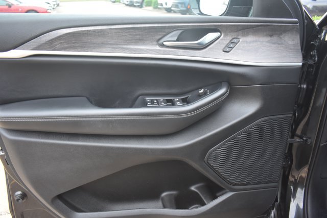 Used 2023 Jeep Grand Cherokee L Limited AWD/4WD image 13