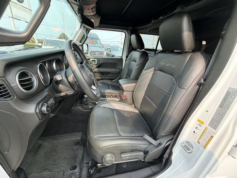Used 2018 Jeep Wrangler Unlimited Sahara AWD/4WD image 19