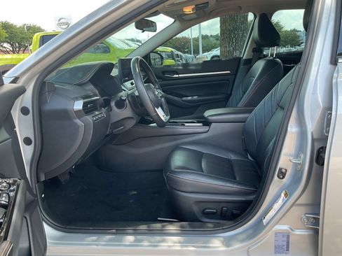 Used 2024 Nissan Altima 2.0 SR FWD image 8