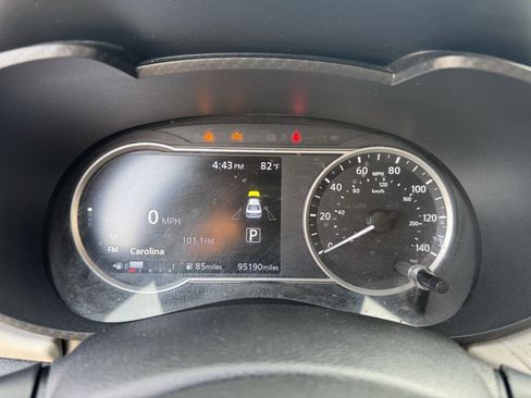 Used 2021 Nissan Versa SV image 28