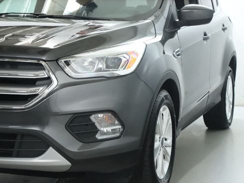 Used 2017 Ford Escape SE w/ Equipment Group 201A FWD image 4