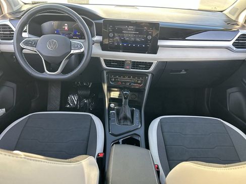 New 2026 Volkswagen Taos SE FWD image 11