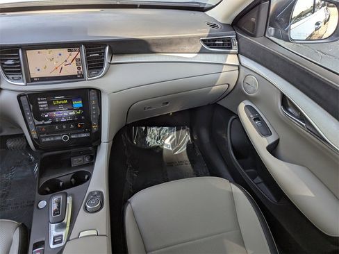 Used 2024 INFINITI QX50 Sensory image 8