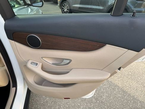 Used 2021 Mercedes-Benz GLC 300 4MATIC image 24