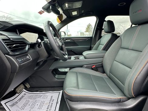 Used 2024 GMC Acadia AT4 w/ Luxury Package AWD/4WD image 9