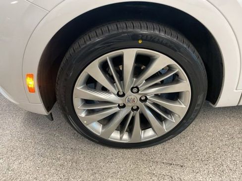 Certified 2024 Buick Envision Avenir AWD/4WD image 13