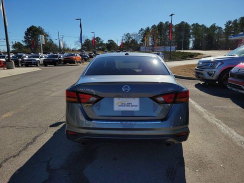 Used 2021 Nissan Altima 2.5 SV w/ SV Premium Package image 4