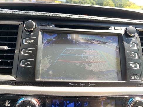 Used 2018 Toyota Highlander XLE FWD image 25