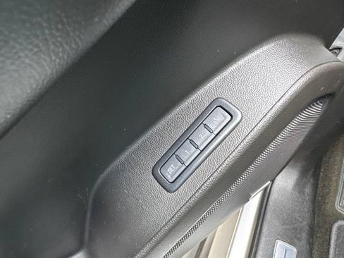 Used 2018 Chevrolet Suburban Premier RWD image 14