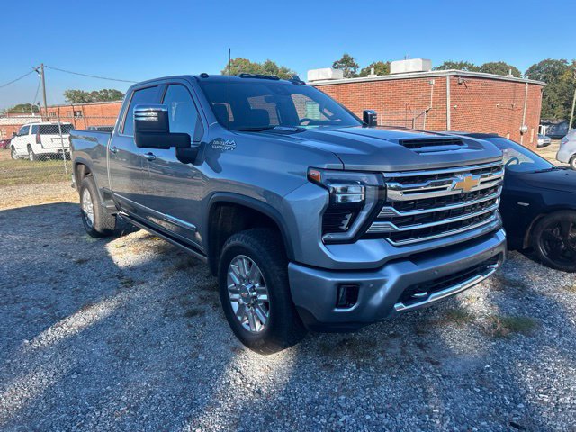 Used 2024 Chevrolet Silverado 2500 High Country w/ High Country Premium Package AWD/4WD image 2