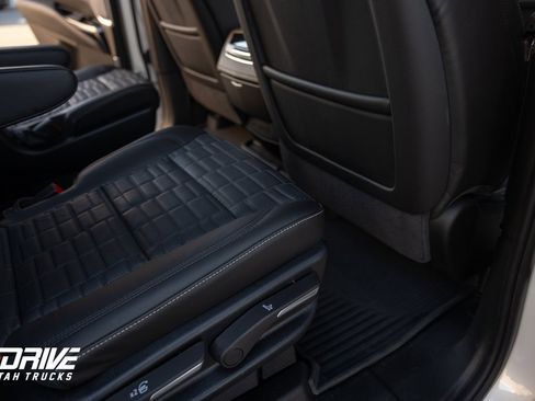 Used 2025 Cadillac Escalade Sport Platinum w/ LPO, ONYX Package image 15