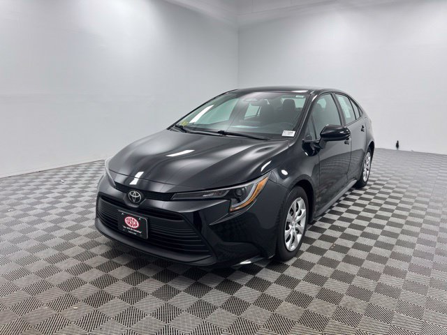 Used 2026 Toyota Corolla LE FWD image 2