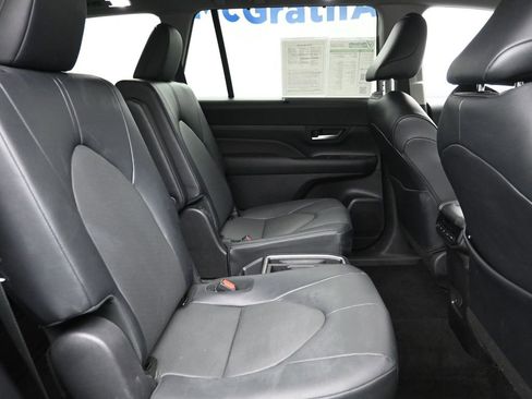 Used 2025 Toyota Grand Highlander AWD image 9