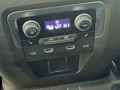 Certified 2023 Chevrolet Suburban LT w/ Luxury Package image 28