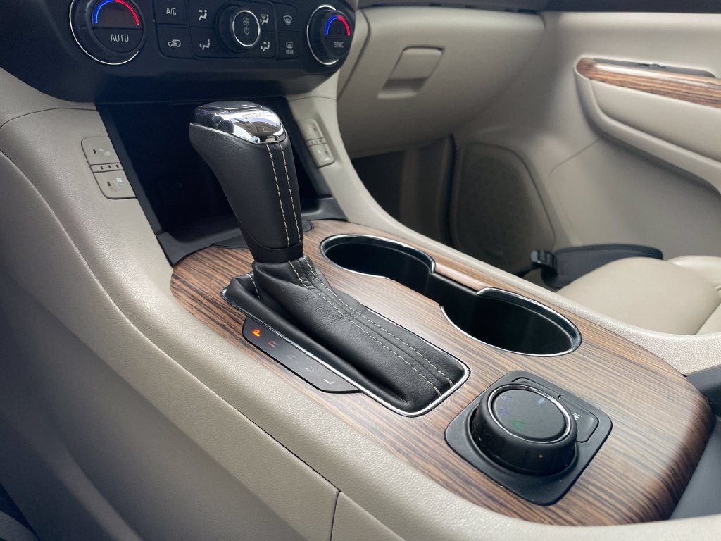 Used 2019 GMC Acadia Denali w/ Technology Package FWD image 21