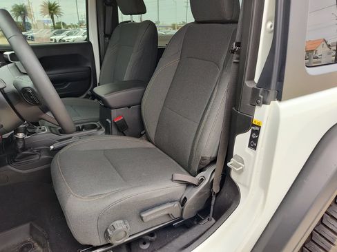 Used 2025 Jeep Wrangler Sport AWD/4WD image 2