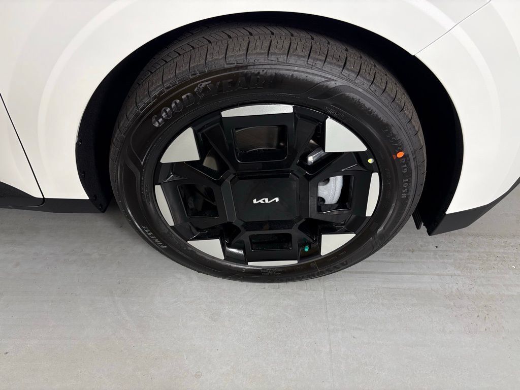 New 2026 Kia Carnival EX FWD image 10