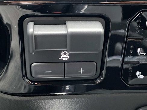 Used 2024 Chevrolet Silverado 2500 LTZ w/ LTZ Convenience Package image 27