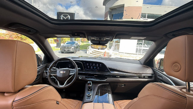 Used 2022 Cadillac Escalade ESV Premium Luxury w/ Performance Package AWD/4WD image 32