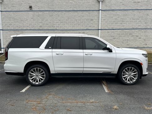 Used 2022 Cadillac Escalade ESV Premium Luxury w/ Performance Package image 8