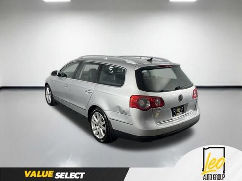 Used 2010 Volkswagen Passat Komfort FWD image 7