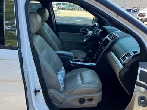 Used 2015 Ford Explorer XLT w/ Equipment Group 202B image 19