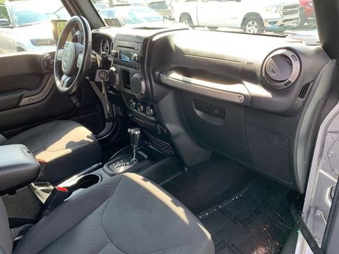 Used 2018 Jeep Wrangler Sport AWD/4WD image 14