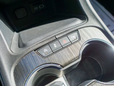 Used 2023 GMC Acadia SLT w/ Elevation Edition image 27