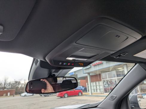 Used 2025 GMC Acadia Elevation image 21