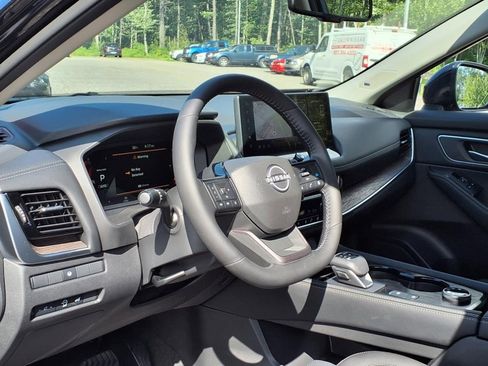 New 2025 Nissan Rogue Platinum image 8