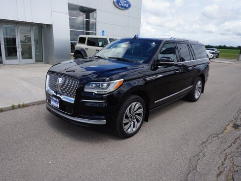 Used 2023 Lincoln Navigator L Reserve AWD/4WD image 7