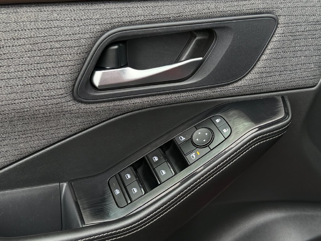 Used 2023 Nissan Rogue SV AWD/4WD image 15