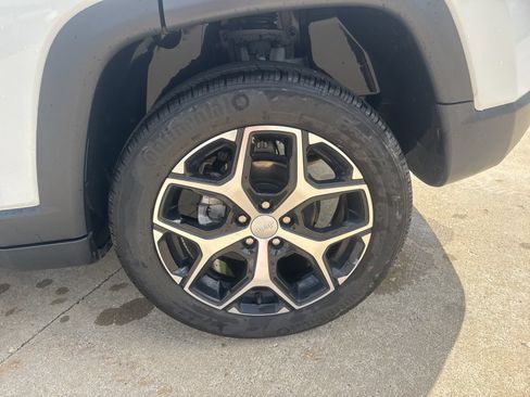 Used 2024 Jeep Compass Limited AWD/4WD image 9