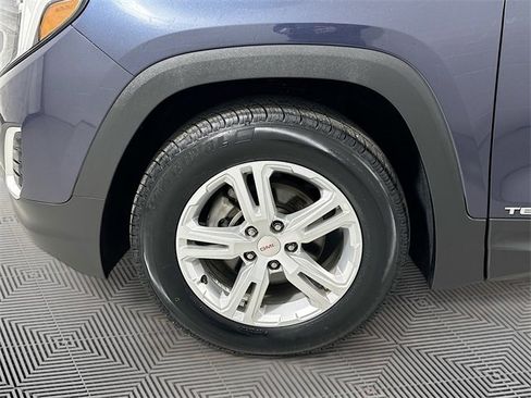 Used 2018 GMC Terrain SLE w/ Driver Convenience Package image 19