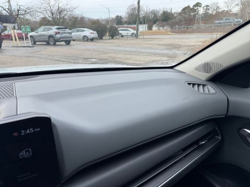 Used 2025 Kia K4 LXS image 32