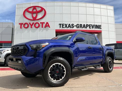 Used 2024 Toyota Tacoma TRD Off-Road image 2