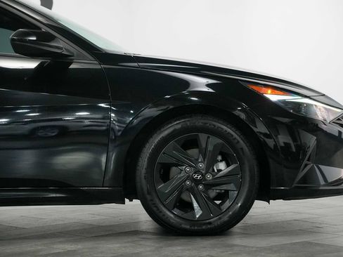 Used 2023 Hyundai Elantra SEL FWD image 9